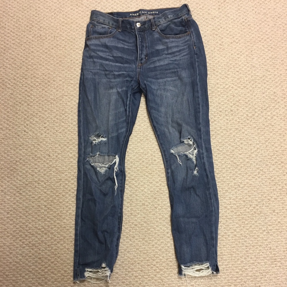 American Eagle distressed mom jean